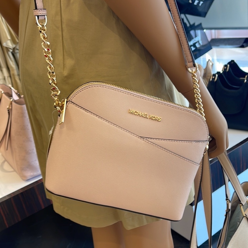 MICHAEL KORS
Jet Set Travel Medium Dome Crossbody Bag
Powder Blush 
35F1GTVC6T - Picture 7 of 16